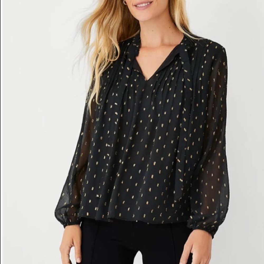 🆕 Shimmer Tie Neck Top🆕 XS